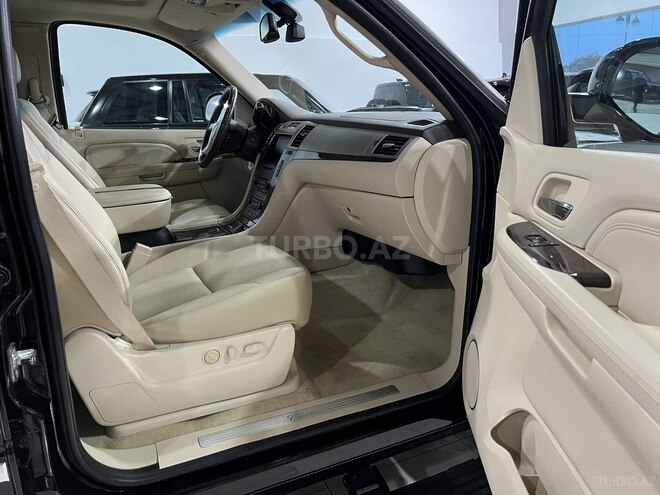 Cadillac Escalade-20