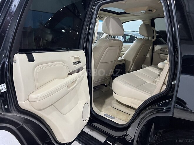 Cadillac Escalade-15