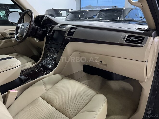 Cadillac Escalade-22