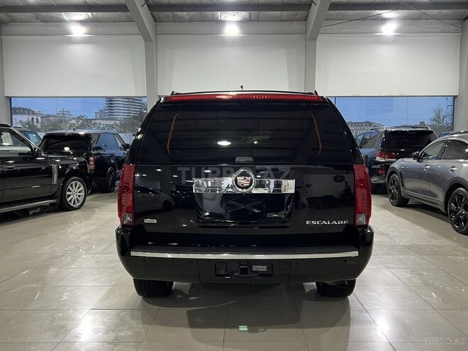 Cadillac Escalade-23