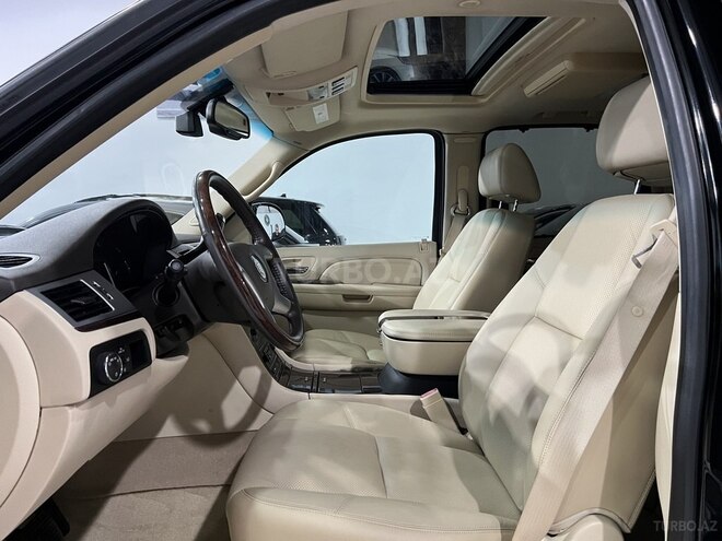 Cadillac Escalade-14