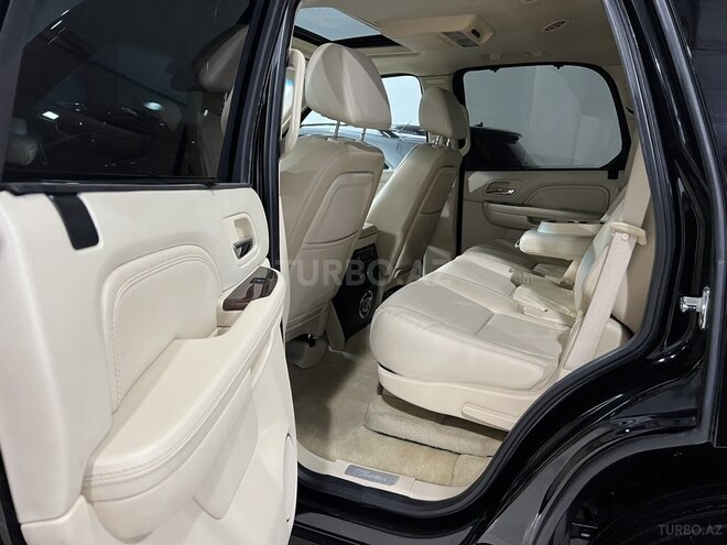 Cadillac Escalade-17