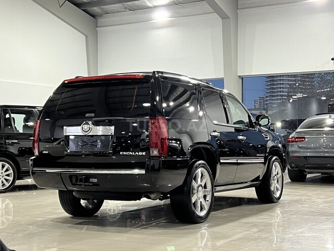 Cadillac Escalade-25
