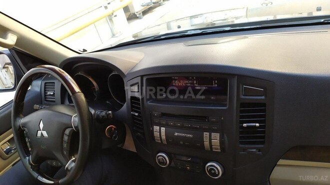 Mitsubishi Pajero 2009, 298,500 km - 3.5 l - Bakı