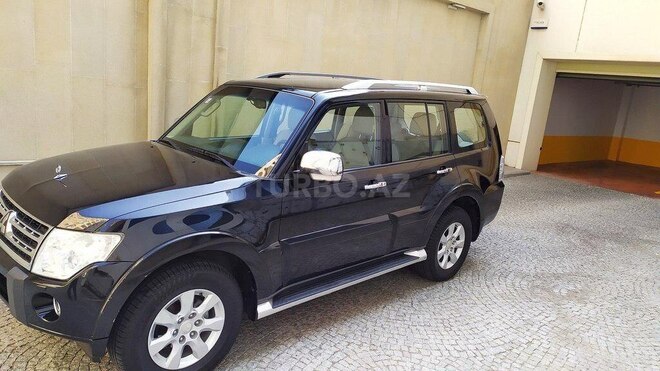 Mitsubishi Pajero 2009, 298,500 km - 3.5 l - Bakı