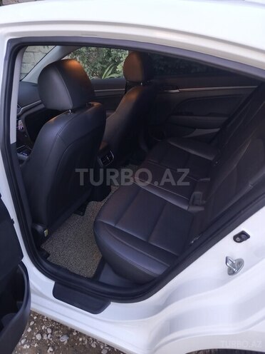 Hyundai Elantra 2015, 200,300 km - 1.6 l - Bakı