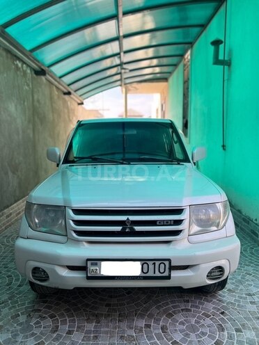 Mitsubishi Pajero io 2001, 300,000 km - 2.0 l - Bakı