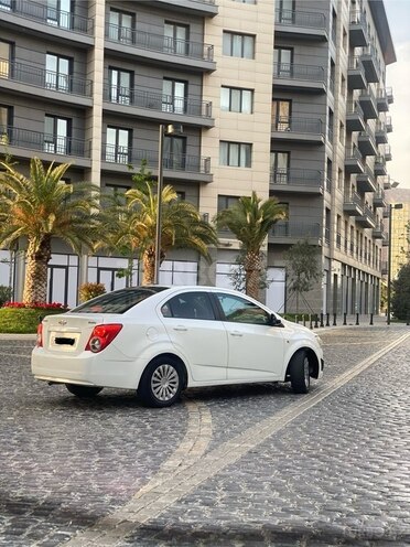 Chevrolet Aveo-5