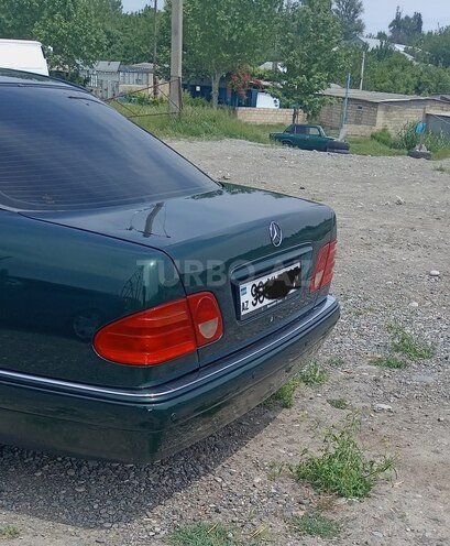 Mercedes E 240 1997, 345,000 km - 2.4 l - Bərdə