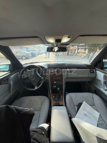 Mercedes E 240 1998, 200,000 km - 2.4 l - Bakı