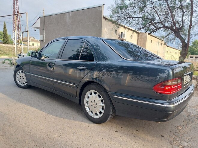 Mercedes E 220 d 2000, 490,000 km - 2.2 l - Salyan