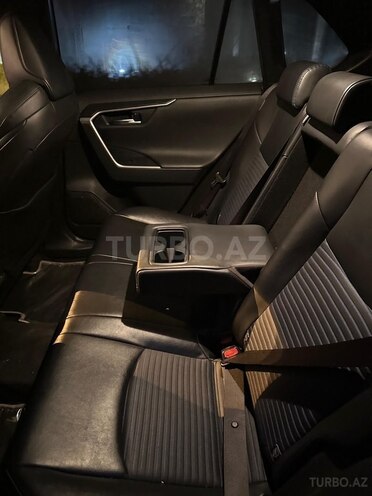 Toyota RAV4-9