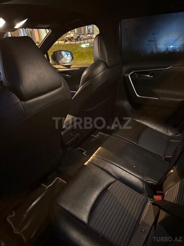Toyota RAV4-8