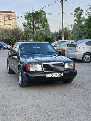 Mercedes E 220 1995, 56,321 km - 2.2 l - Sumqayıt