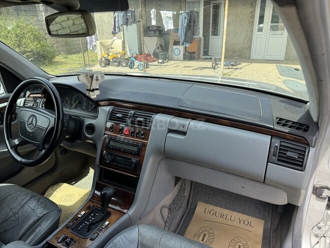 Mercedes E 320 1998, 250,000 km - 3.2 l - Bakı