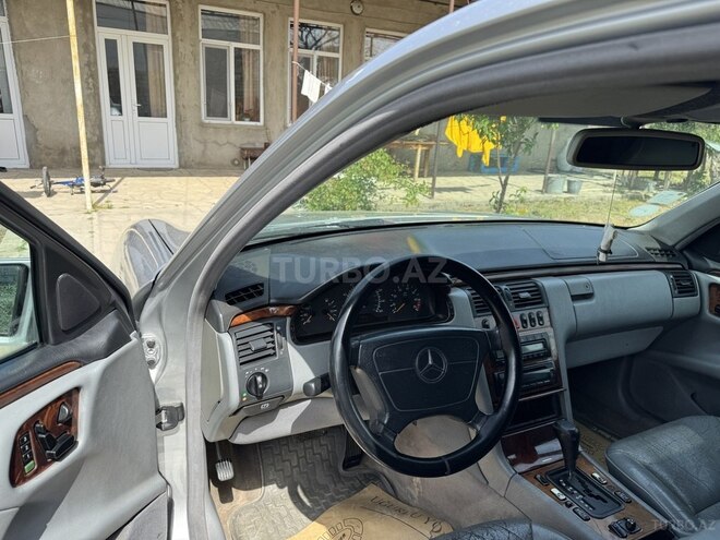 Mercedes E 320 1998, 250,000 km - 3.2 l - Bakı