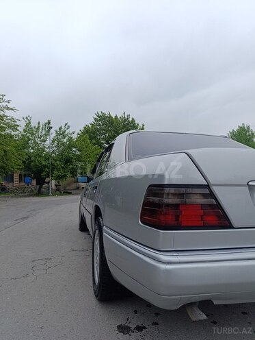 Mercedes E 250 1995, 460,000 km - 2.5 l - Şəki