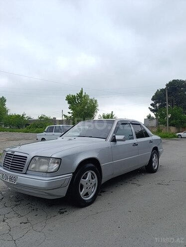 Mercedes E 250 1995, 460,000 km - 2.5 l - Şəki