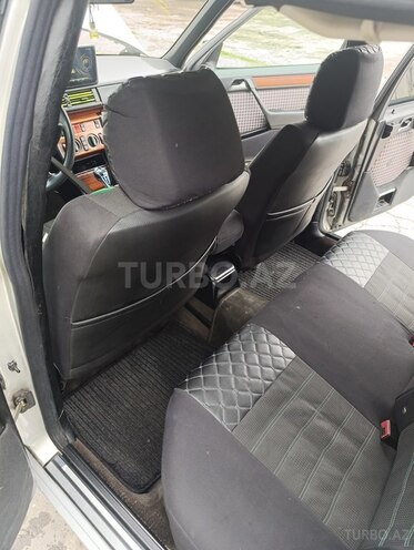 Mercedes E 250 1995, 460,000 km - 2.5 l - Şəki