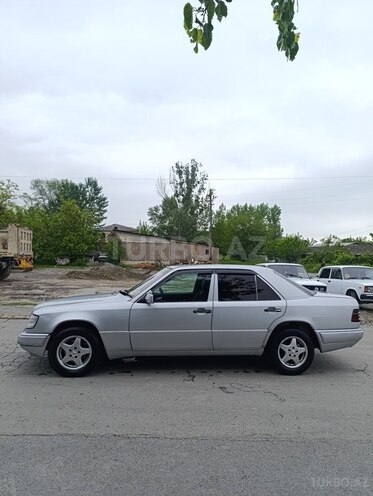 Mercedes E 250 1995, 460,000 km - 2.5 l - Şəki