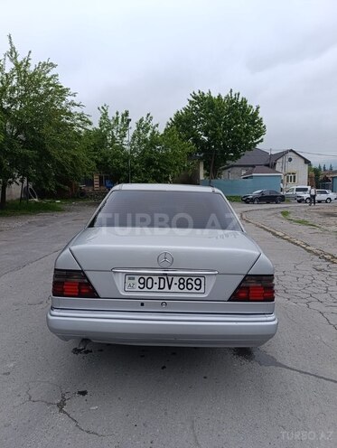 Mercedes E 250 1995, 460,000 km - 2.5 l - Şəki