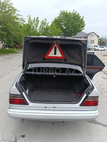 Mercedes E 250 1995, 460,000 km - 2.5 l - Şəki