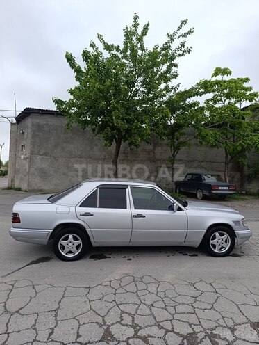 Mercedes E 250 1995, 460,000 km - 2.5 l - Şəki
