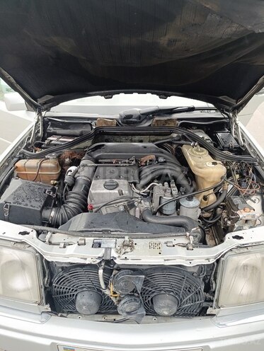 Mercedes E 250 1995, 460,000 km - 2.5 l - Şəki