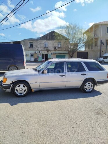 Mercedes E 250 1987, 356,760 km - 2.5 l - Bakı
