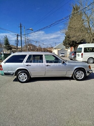 Mercedes E 250 1987, 356,760 km - 2.5 l - Bakı