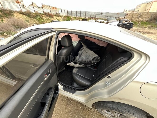 Hyundai Avante 2015, 118,070 km - 1.6 l - Bakı