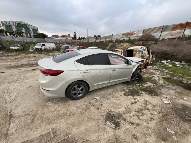 Hyundai Avante 2015, 118,070 km - 1.6 l - Bakı