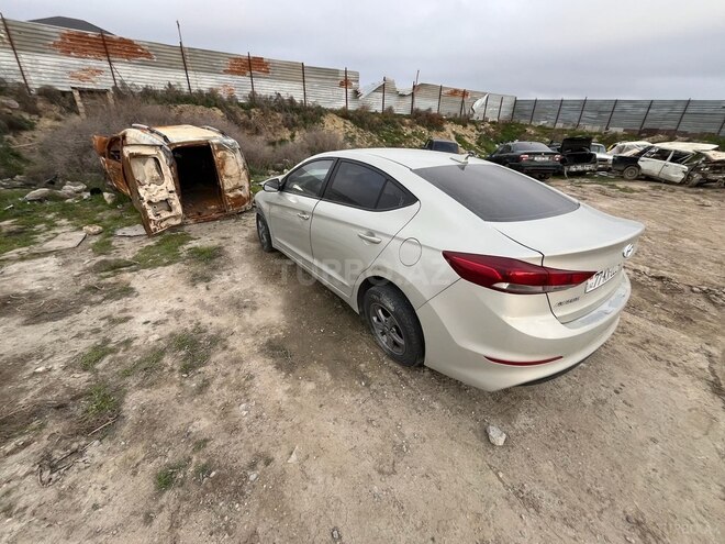 Hyundai Avante 2015, 118,070 km - 1.6 l - Bakı