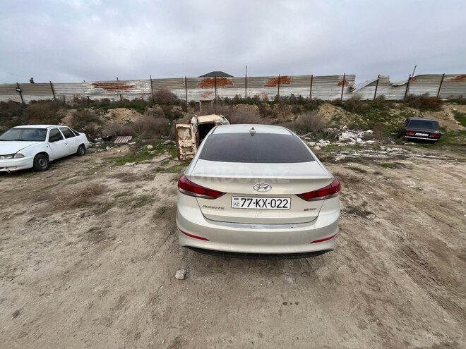 Hyundai Avante 2015, 118,070 km - 1.6 l - Bakı