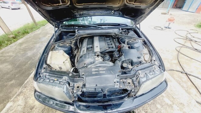 BMW 323 1999, 365,436 km - 2.5 l - Füzuli