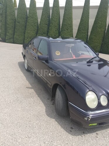 Mercedes E 240 1995, 220,000 km - 2.4 л - Bakı