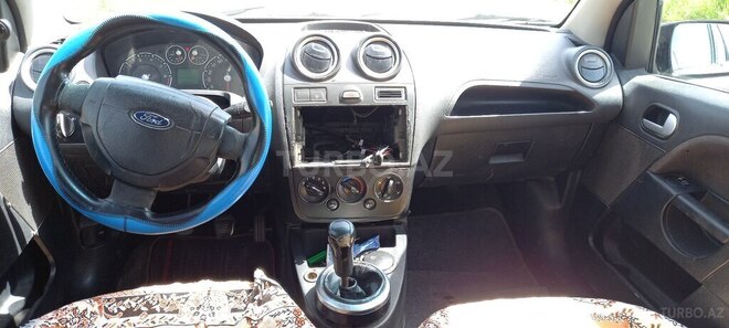 Ford Fiesta 2005, 180,000 km - 1.4 l - Xaçmaz