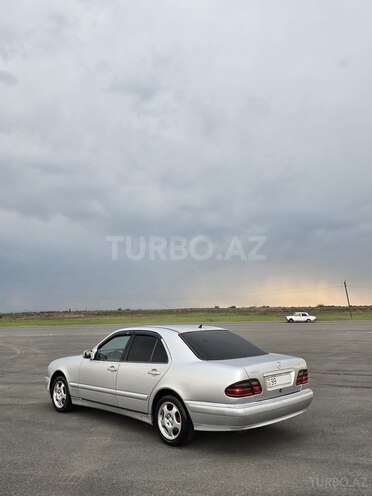 Mercedes E 220 d 1998, 500,285 km - 2.2 л - İmişli
