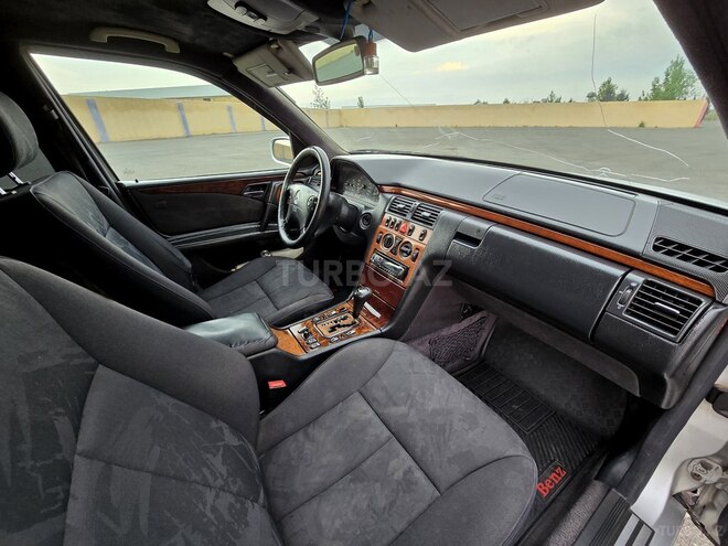 Mercedes E 220 d 1998, 500,285 km - 2.2 л - İmişli
