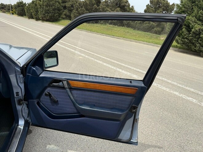 Mercedes E 200 1993, 280,000 km - 2.0 l - Bakı