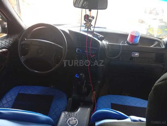 BMW 318 1992, 300,000 km - 2.0 l - Qazax