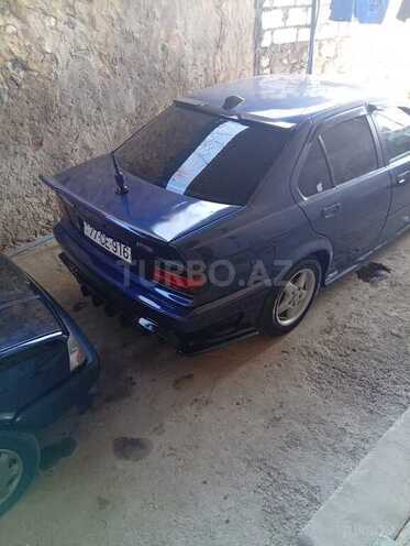 BMW 318 1992, 300,000 km - 2.0 l - Qazax