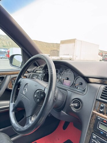 Mercedes E 320 2000, 415,000 km - 3.2 l - Bakı