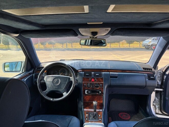 Mercedes E 240 1998, 287,000 km - 2.4 l - Bakı
