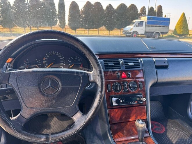 Mercedes E 240 1998, 287,000 km - 2.4 l - Bakı