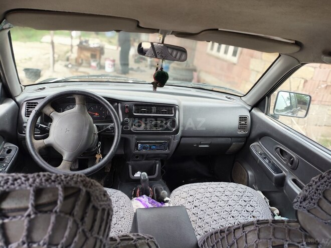 Mitsubishi L200 2005, 335,000 km - 2.5 l - Salyan