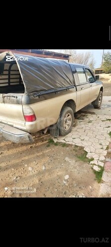 Mitsubishi L200 2005, 335,000 km - 2.5 l - Salyan