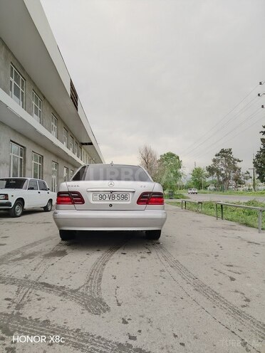 Mercedes E 220 d 2000, 448,000 km - 2.2 l - Göyçay