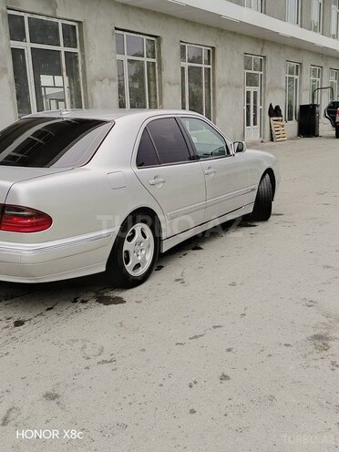 Mercedes E 220 d 2000, 448,000 km - 2.2 l - Göyçay