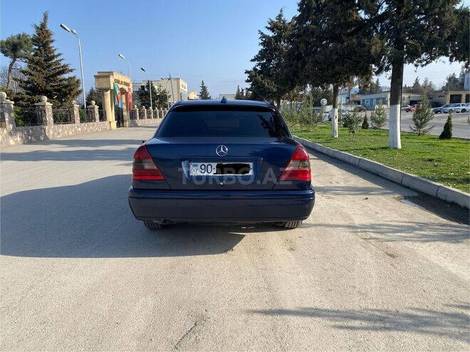 Mercedes C 180 1995, 289,000 km - 1.8 л - Quba